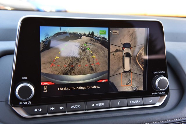 Nissan Rogue Vehicle Image 13