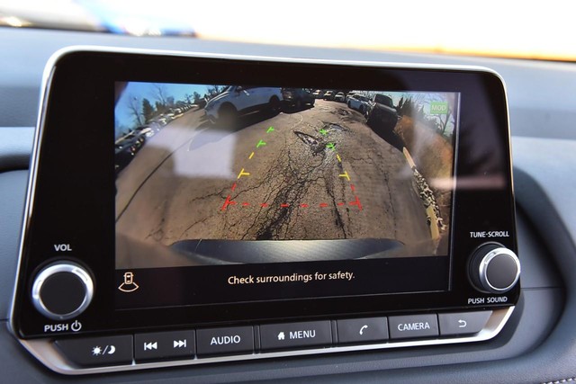 Nissan Rogue Vehicle Image 15