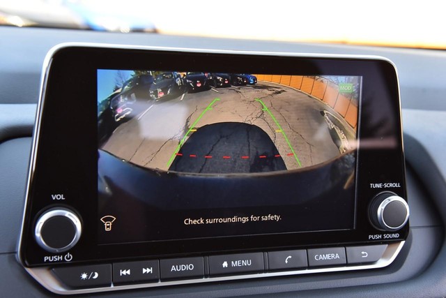 Nissan Rogue Vehicle Image 16