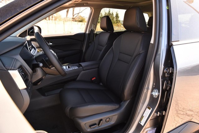 Nissan Rogue Vehicle Image 22