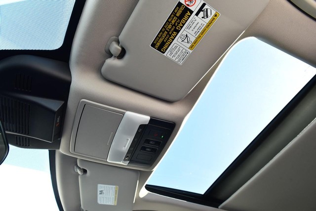 Nissan Rogue Vehicle Image 24