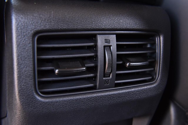 Nissan Rogue Vehicle Image 26