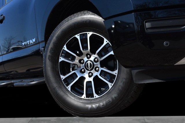 Nissan Titan Vehicle Image 03