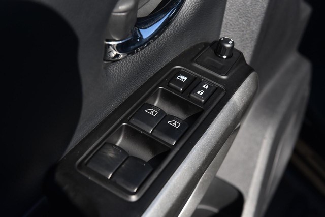 Nissan Titan Vehicle Image 10