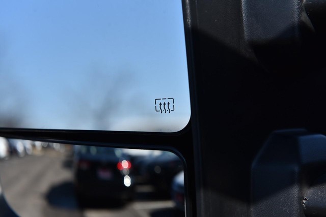 Nissan Titan Vehicle Image 11