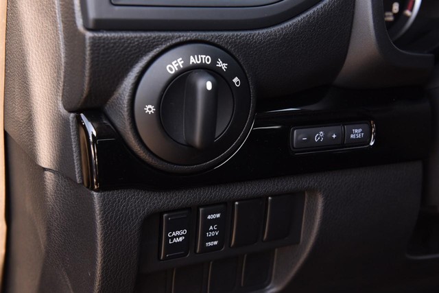 Nissan Titan Vehicle Image 13