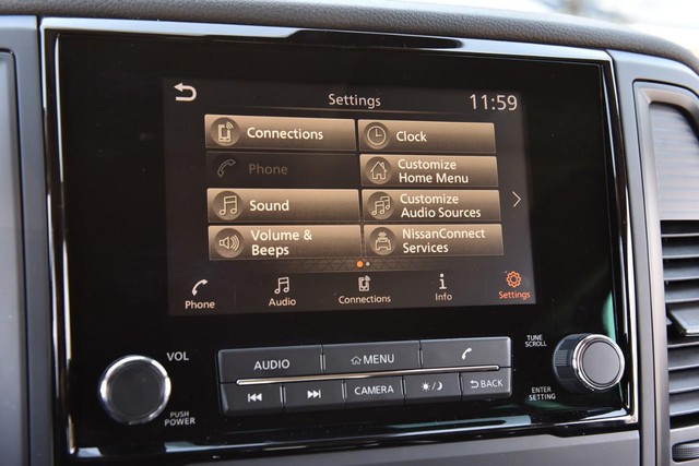 Nissan Titan Vehicle Image 17