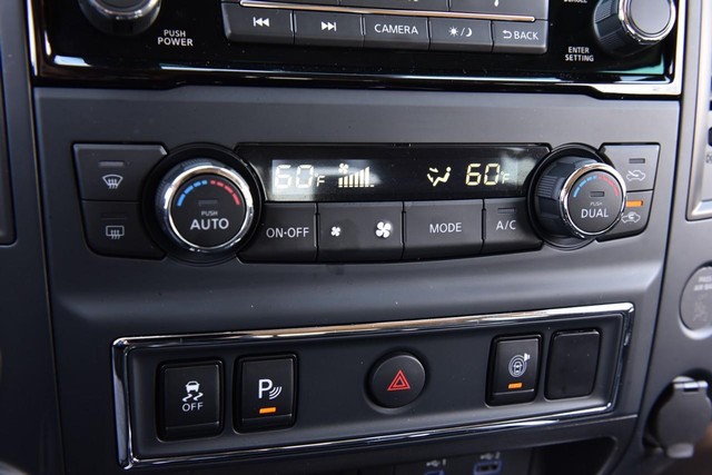 Nissan Titan Vehicle Image 18