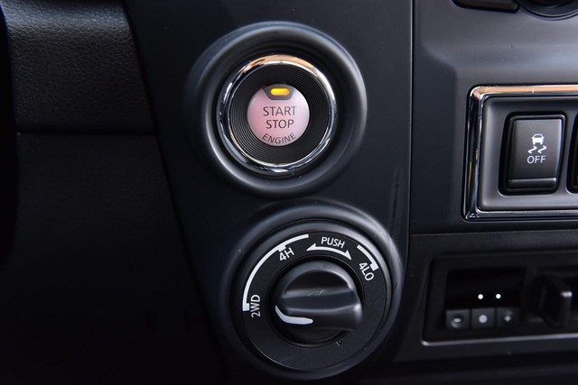Nissan Titan Vehicle Image 22