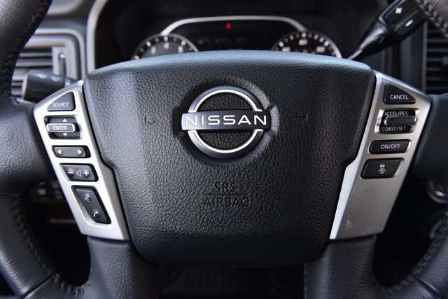 Nissan Titan Vehicle Image 23