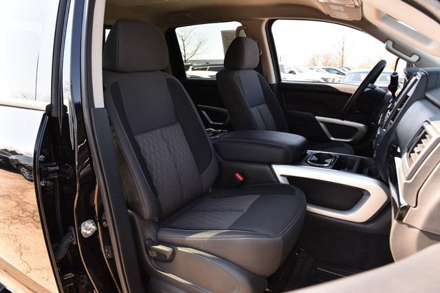 Nissan Titan Vehicle Image 25