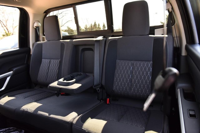 Nissan Titan Vehicle Image 26