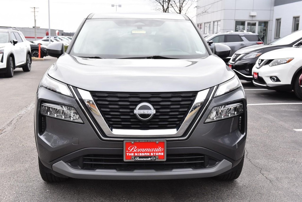 Nissan Rogue Vehicle Full-screen Gallery Image 4