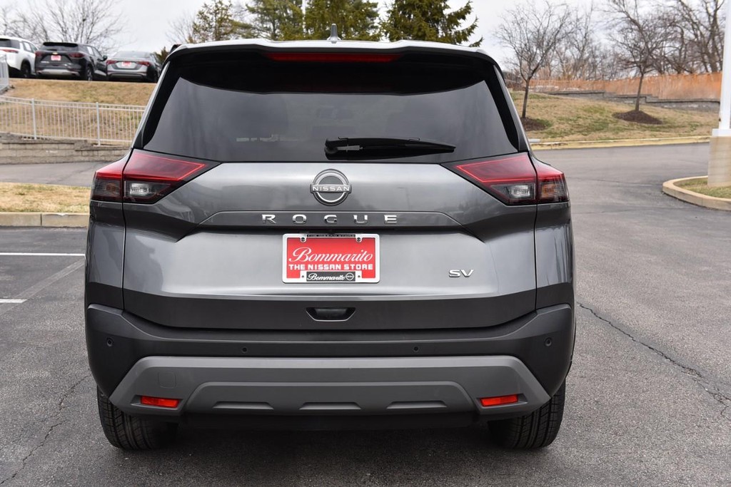 Nissan Rogue Vehicle Full-screen Gallery Image 6