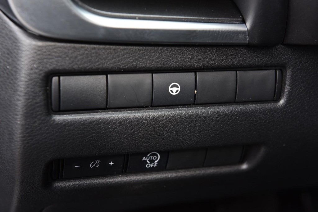 Nissan Rogue Vehicle Full-screen Gallery Image 11