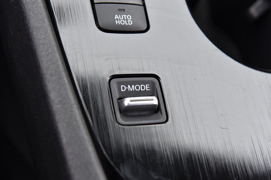 Nissan Rogue Vehicle Full-screen Gallery Image 17