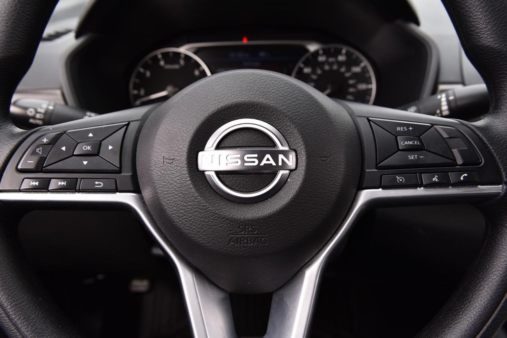 Nissan Altima Vehicle Full-screen Gallery Image 18