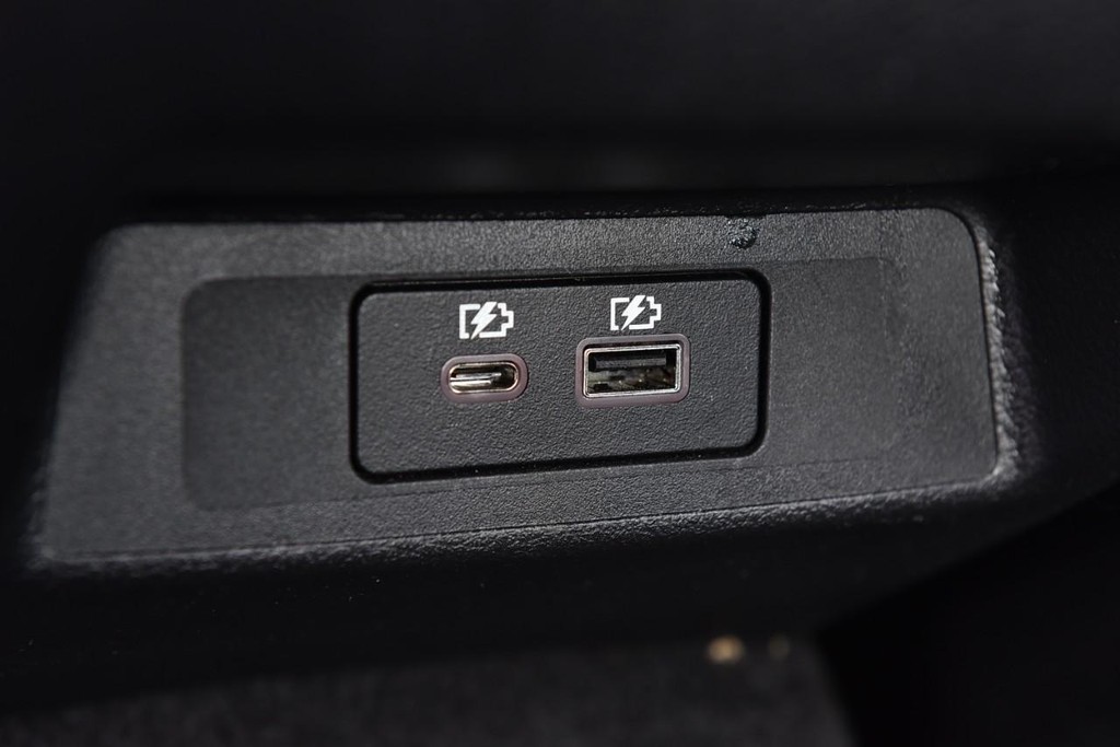 Nissan Altima Vehicle Full-screen Gallery Image 22