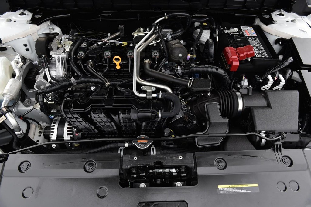 Nissan Altima Vehicle Full-screen Gallery Image 24