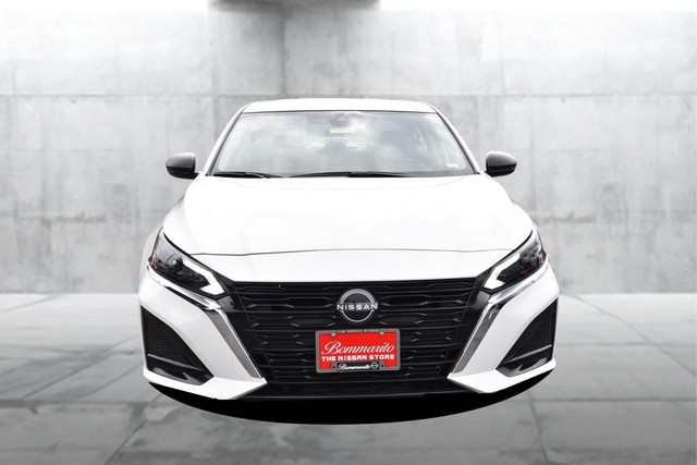 Nissan Altima Vehicle Image 04