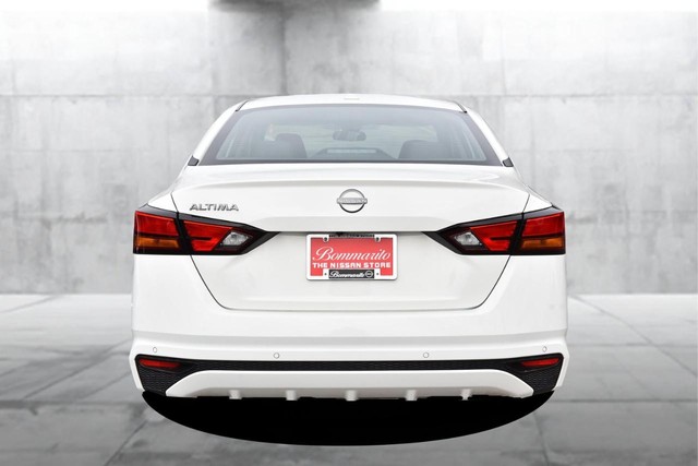 Nissan Altima Vehicle Image 06