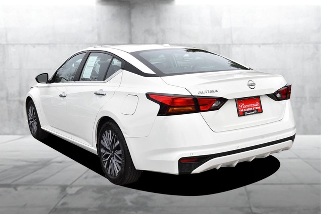 Nissan Altima Vehicle Image 07