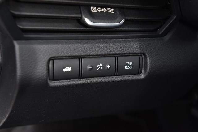 Nissan Altima Vehicle Image 11