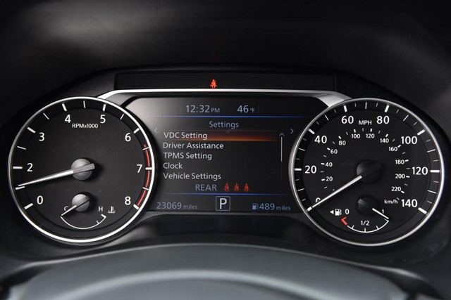 Nissan Altima Vehicle Image 12