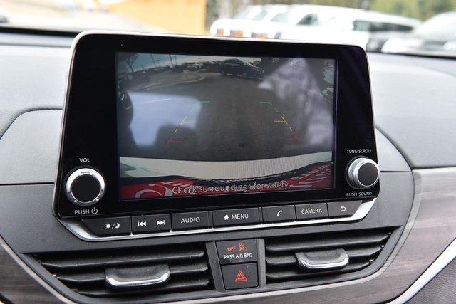 Nissan Altima Vehicle Image 13