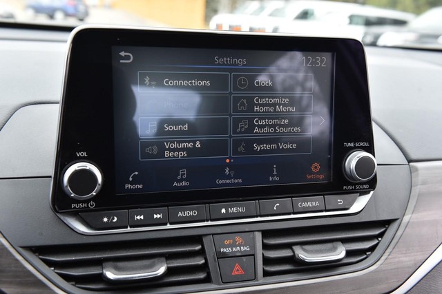 Nissan Altima Vehicle Image 14