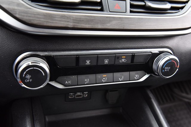 Nissan Altima Vehicle Image 15