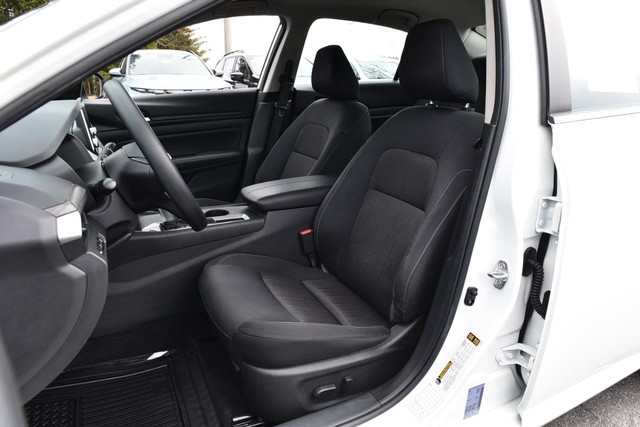 Nissan Altima Vehicle Image 19