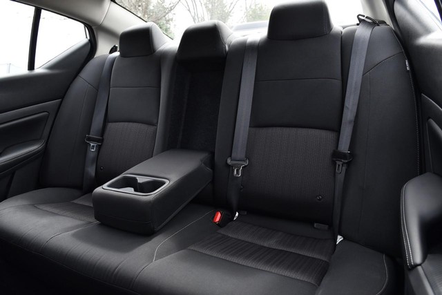 Nissan Altima Vehicle Image 21