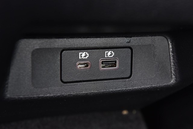 Nissan Altima Vehicle Image 22