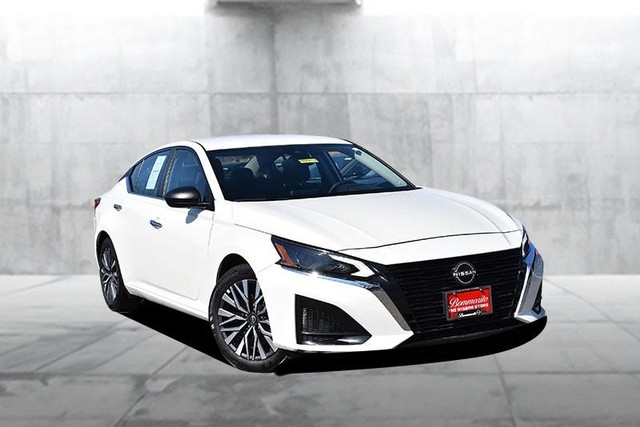 Nissan Altima Vehicle Image 02