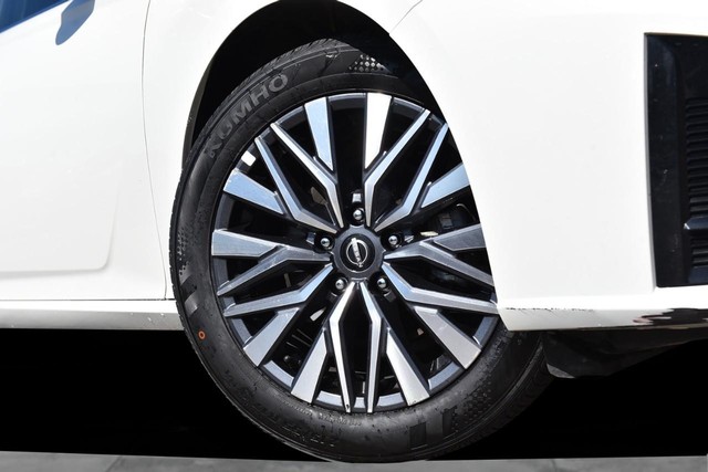 Nissan Altima Vehicle Image 03