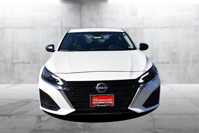 Nissan Altima Vehicle Image 04