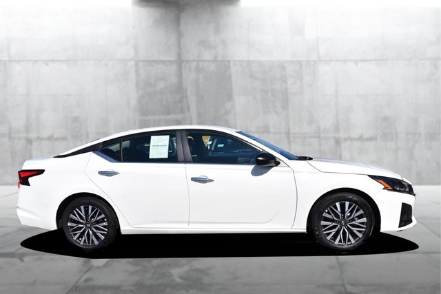 Nissan Altima Vehicle Image 05