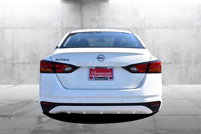 Nissan Altima Vehicle Image 06