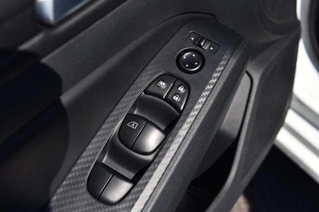 Nissan Altima Vehicle Image 09