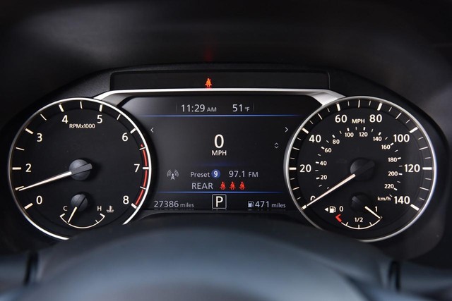 Nissan Altima Vehicle Image 12