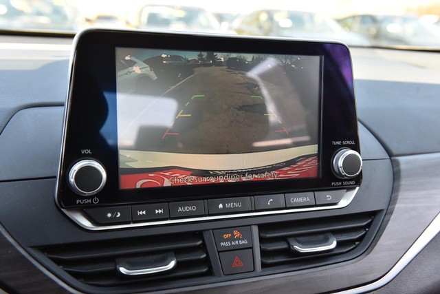 Nissan Altima Vehicle Image 13