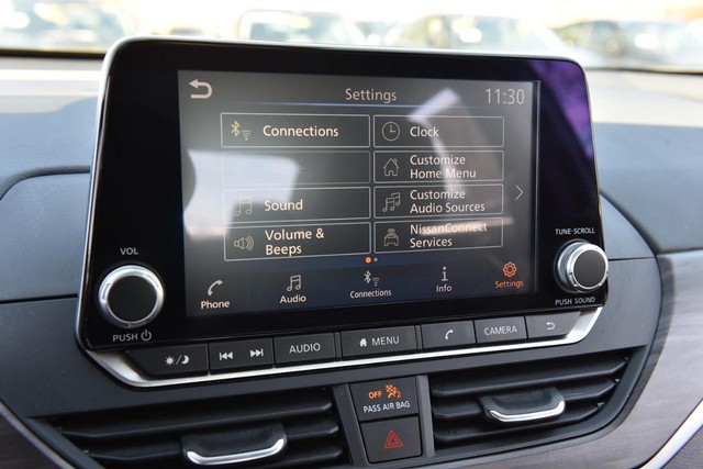 Nissan Altima Vehicle Image 14