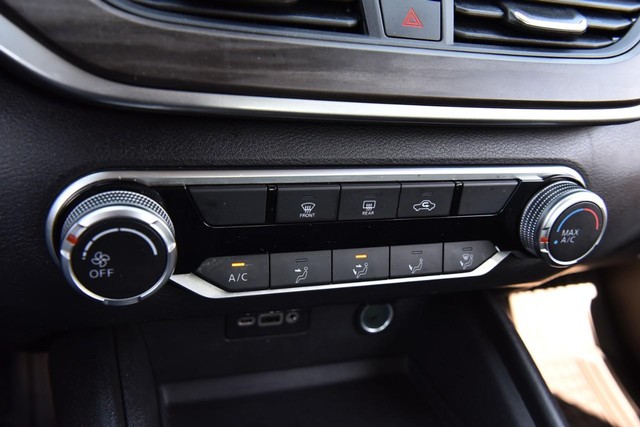 Nissan Altima Vehicle Image 15