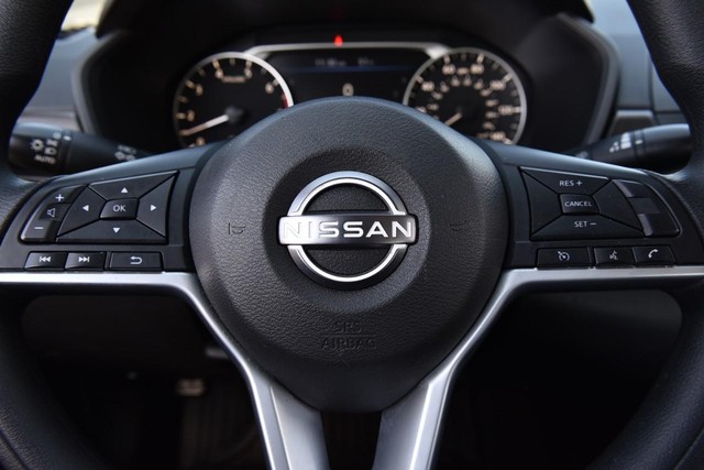 Nissan Altima Vehicle Image 18