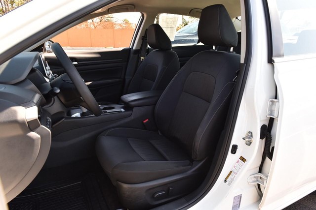 Nissan Altima Vehicle Image 19