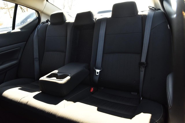 Nissan Altima Vehicle Image 21