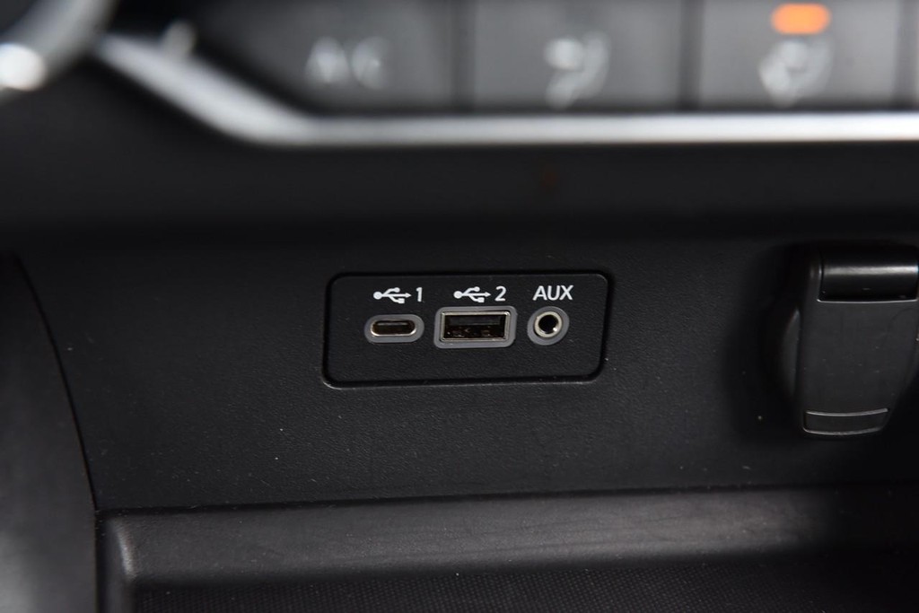 Nissan Altima Vehicle Full-screen Gallery Image 16