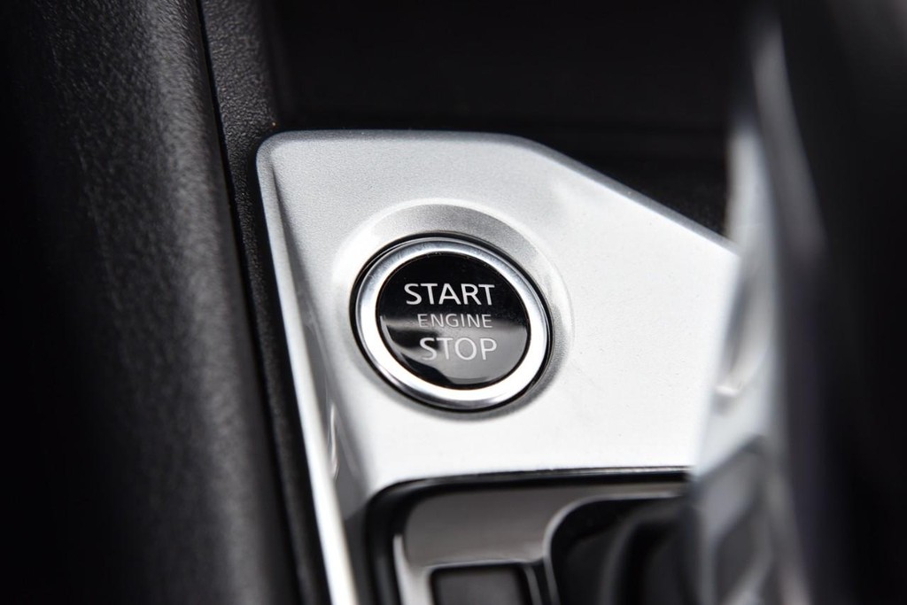 Nissan Altima Vehicle Full-screen Gallery Image 17