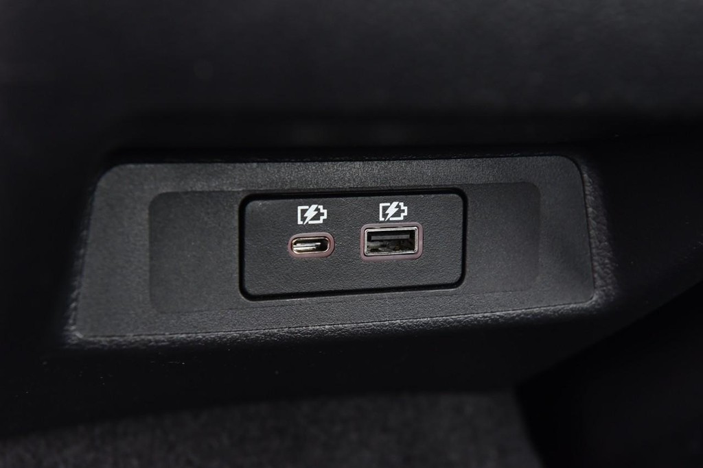 Nissan Altima Vehicle Full-screen Gallery Image 22